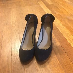 Ann Taylor Black Suede Bow Back Pump